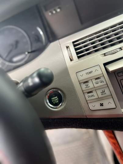 A picture of Toyota Avalon first body thumbstart direct owner