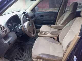 A picture of 05 HONDA CR V