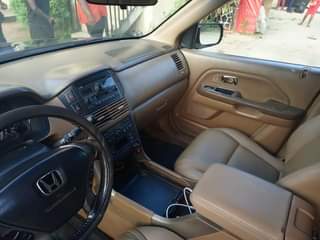A picture of VERY CLEAN HONDA PILOT 2004 MODEL