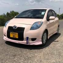 A picture of Toyota vitz ina rangi ya bahati Million 6 9 Automatic