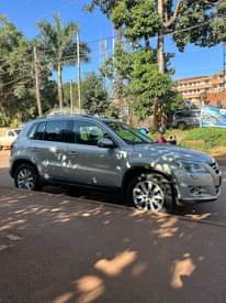 A picture of 2010 Volkswagen Tiguan