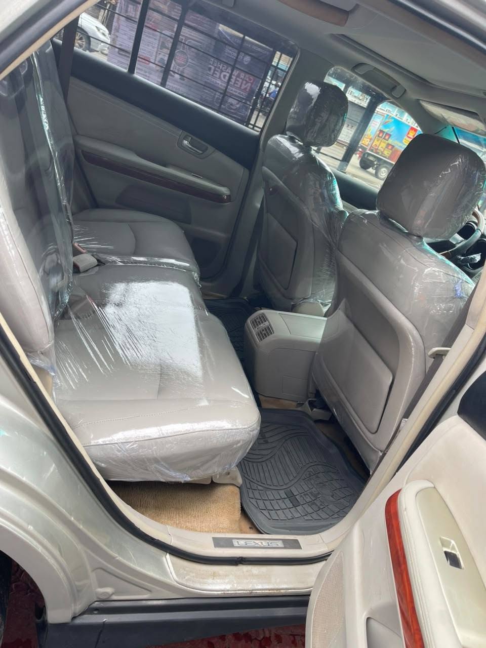 A picture of Awoof deal don land Owner needs money urgently 2005 Lexus