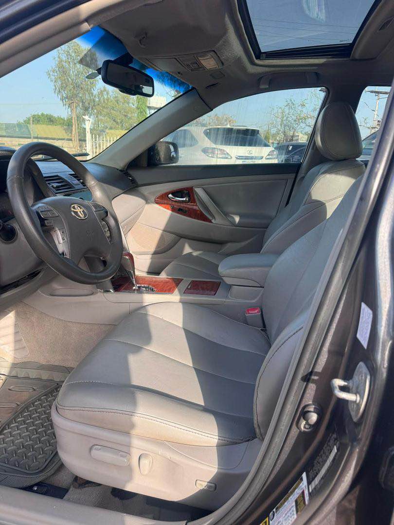 A picture of TOYOTA CAMRY XLE V6 2010 MODEL