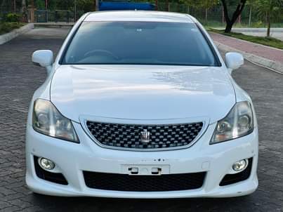 A picture of Toyota crown ATHLETIC new model