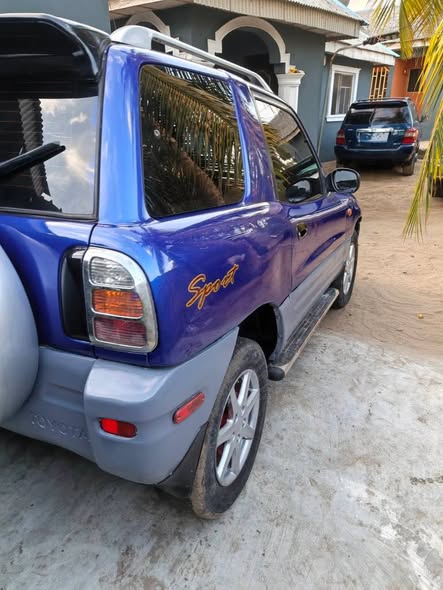 A picture of Rav4 one door manual drive working perfectly Dm 07015227957