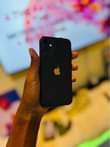 A picture of Iphone 11 128gb clean back glass crakes