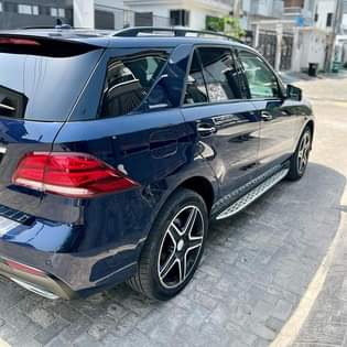 A picture of Mercedes Benz GLE350