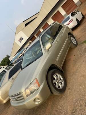 A picture of Toyota Highlander 2004