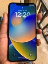 A picture of Iphone 11 pro max.