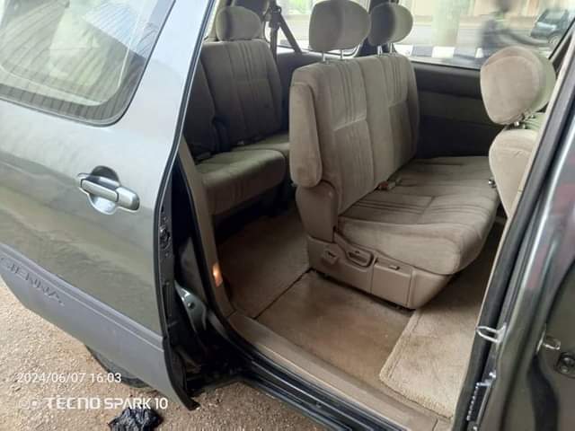 A picture of Toks 2002 Toyota sienna with ac engine and gear untouched