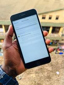 A picture of iPhone 6 Plus at 180k