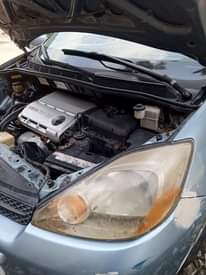 A picture of Awoof Toyota sienna 2006
