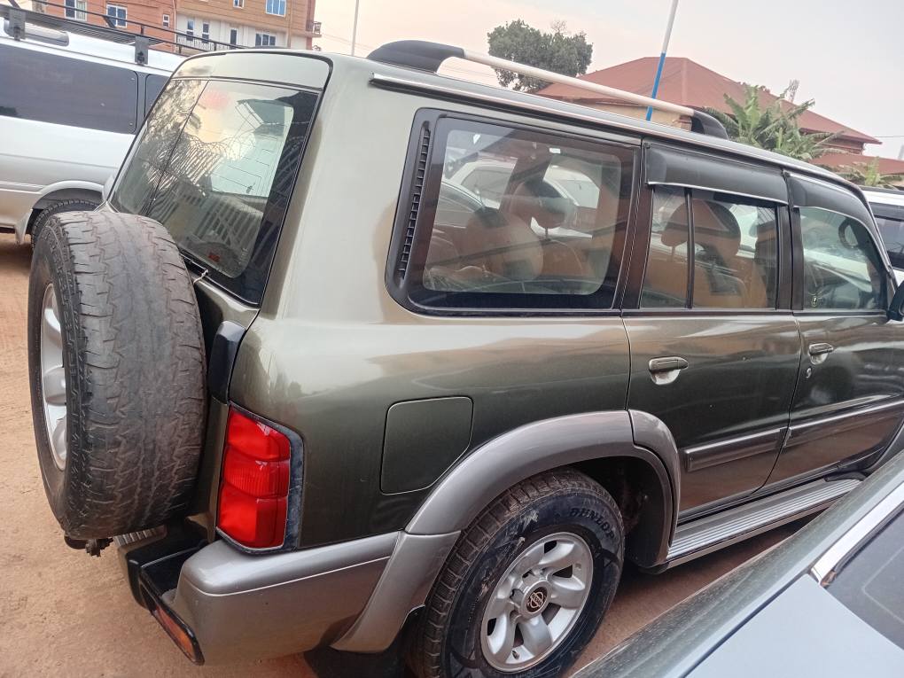 A picture of Nissan patrol manual transmission