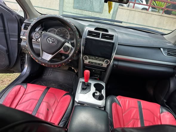 A picture of CLEAN DISTRESS 2013 TOYOTA CAMRY