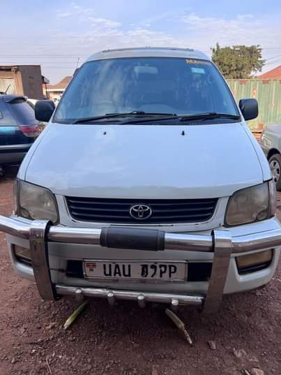 A picture of 1998 Toyota Noah