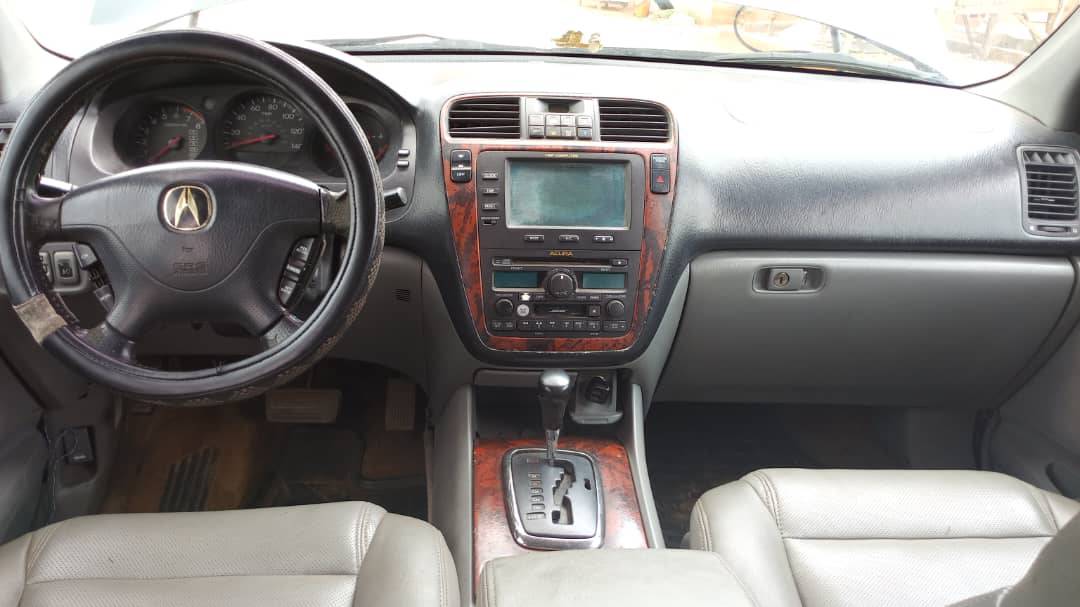 A picture of Accura MDX 05