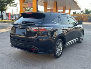 A picture of TOYOTA HARRIER ANACONDA
