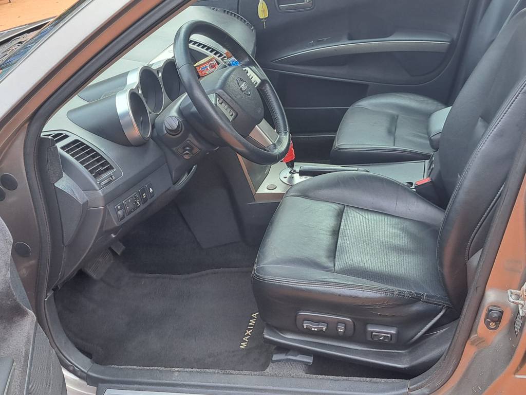 A picture of 05 Nissan Maxima 3 5 SE