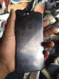 A picture of Iphone 7 plus GB 128 Imenyooka sana Exchange ipo