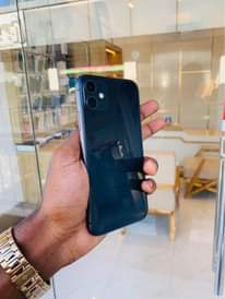 A picture of Iphone 11 gb64