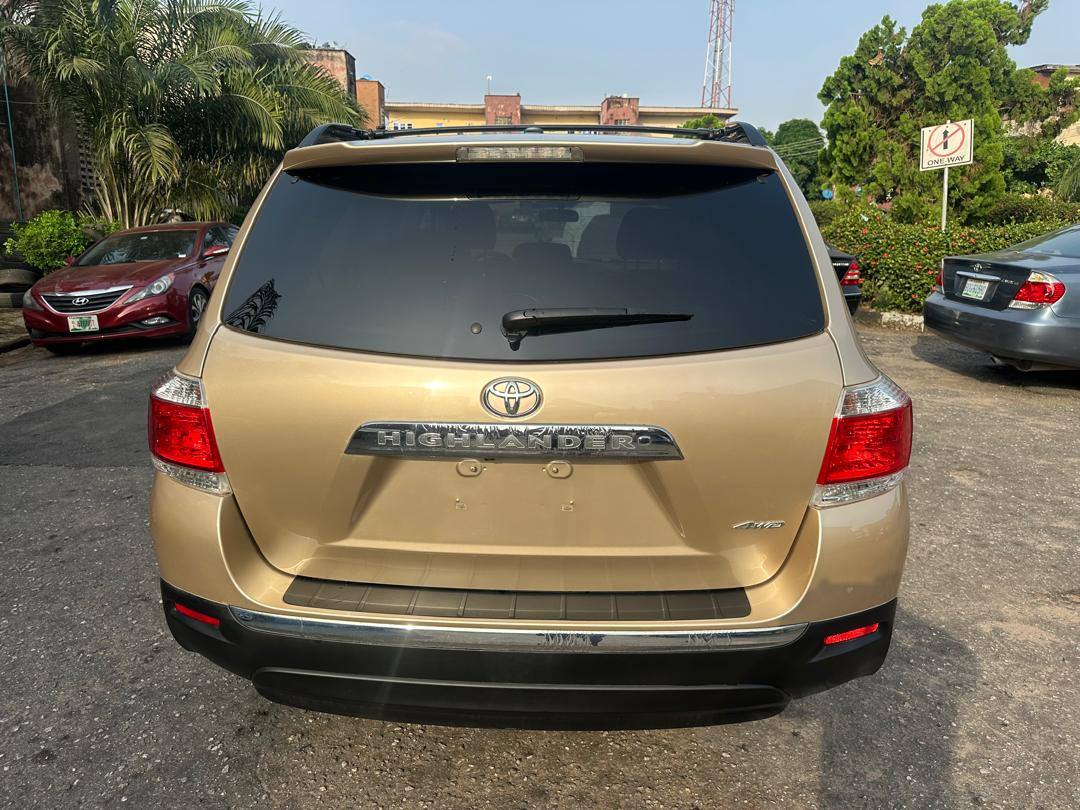 A picture of Foreign used 2012 Highlander