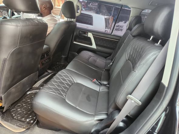 A picture of Land cruiser v8 on sale