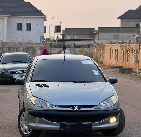 A picture of 3MONTH USED 206 AUTOMATIC TRANSMISSION