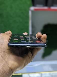 A picture of I phone 7 gb 128