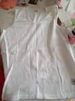A picture of VEST NZITO PLAIN WHITE JUMLA