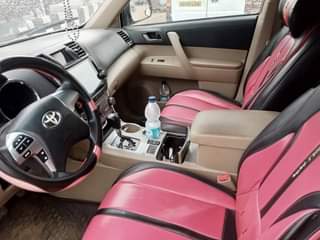 A picture of Toyota Highlander 2012 Model