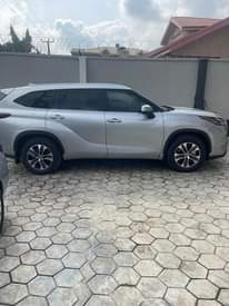A picture of Super clean and fresh Toyota Highlander 2023