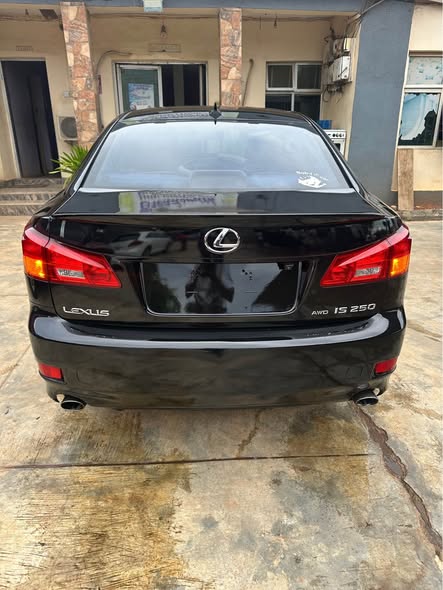 A picture of Lexus Is250 09