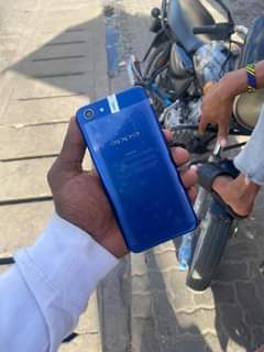 A picture of Oppo A83