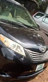 A picture of Toyota Sienna 2010 model