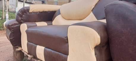 A picture of Sofaset watsap 0773317706