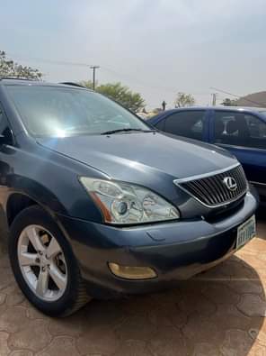 A picture of Neatly used Rx330 Lexus with untempered engine and gear neatly