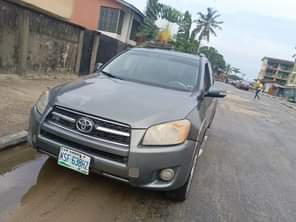 A picture of Reg Toyota RAV4 2010 model V6 engine Buy and use