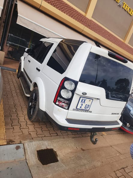 A picture of Land Rover discovery 65m