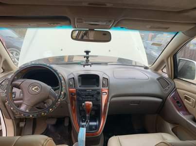 A picture of Lexus RX 300
