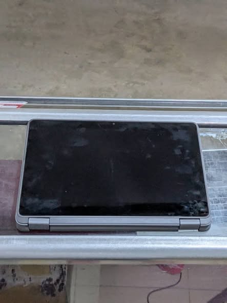 A picture of 170k tu betr haikai chajiDell latitude 3120 Ram8gb ssd128gb touchscreen
