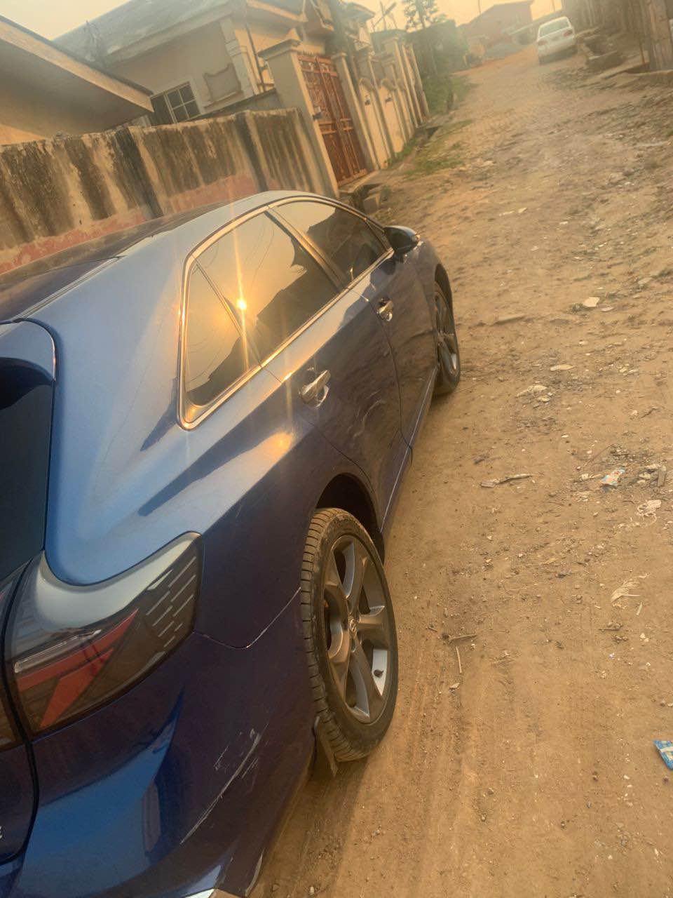 A picture of Toyota Venza 012 buy and drive