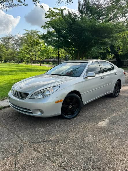 A picture of Sharp 05 Lexus Es330 available for sale in Lagos Complete