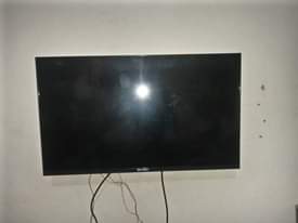 A picture of 32 frameless TV Antenna A DVD player