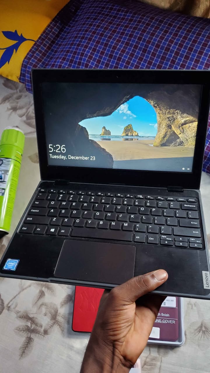 A picture of Lenovo 100e 0679724574 195k
