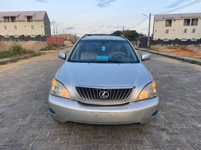 A picture of This is sparkling clean lexus rx350 2007 model barely driven