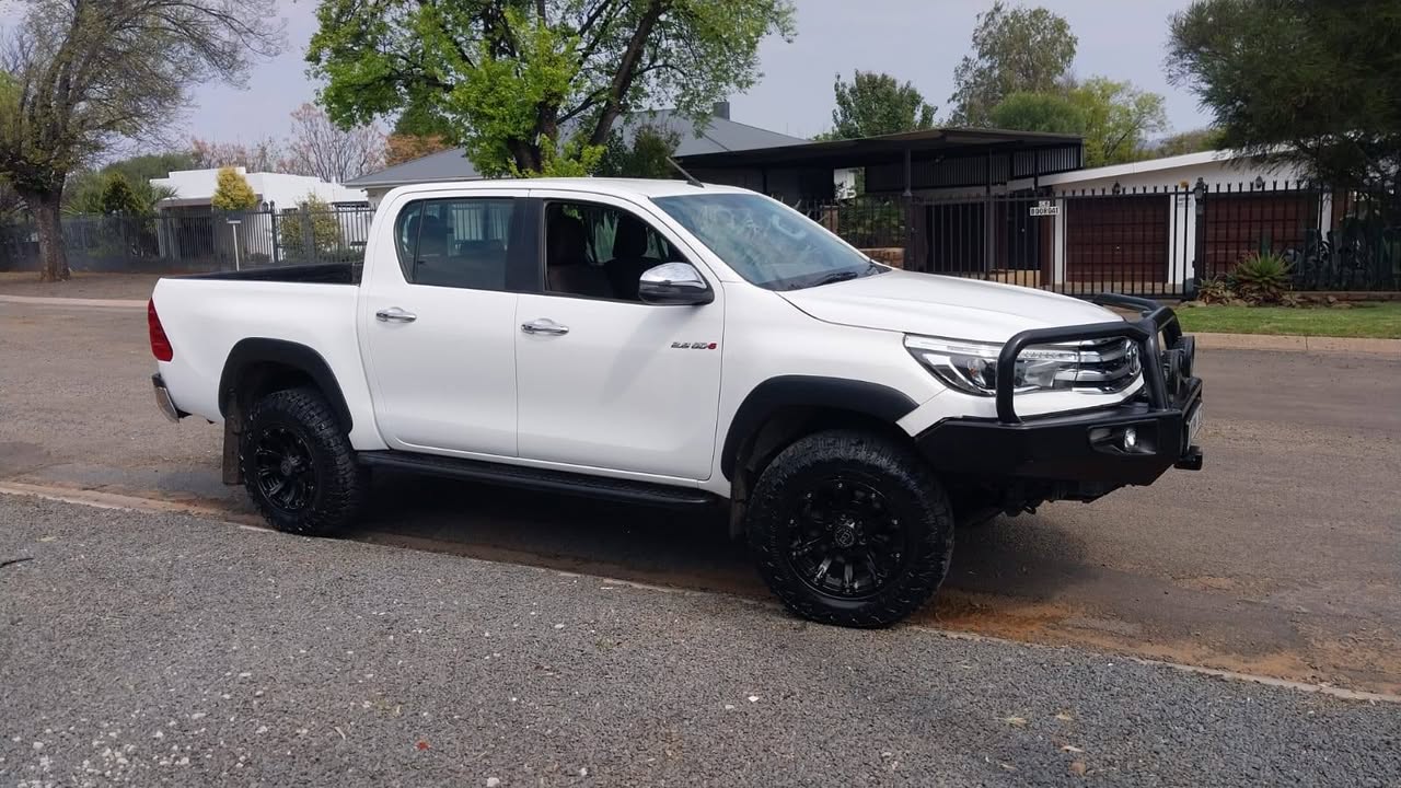 toyota hilux raider