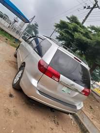 A picture of Registard toyota sienna 2004 model painted