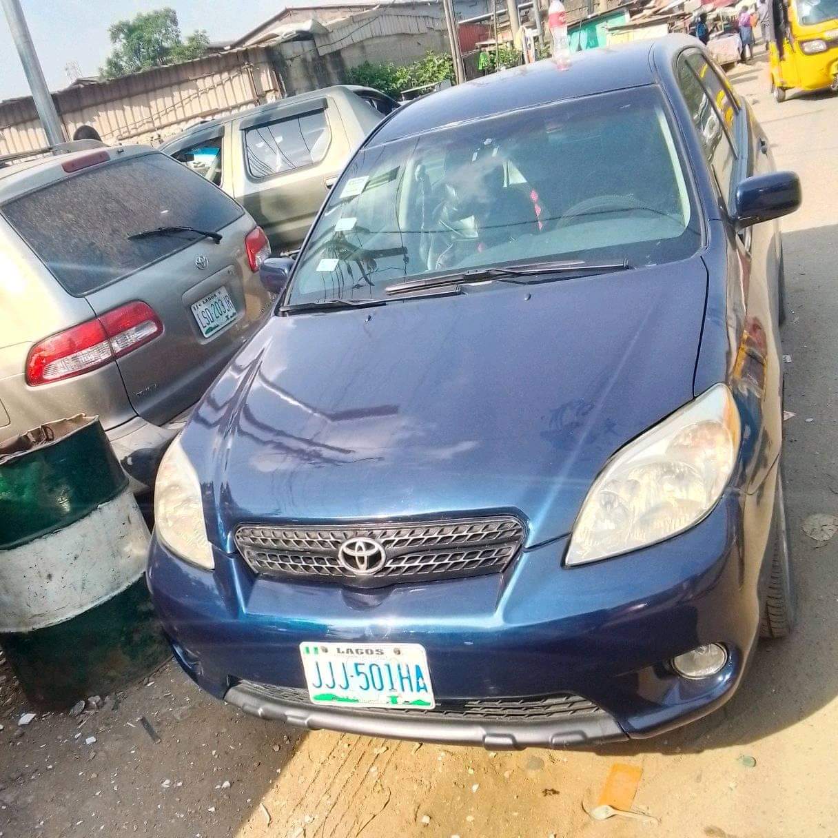 A picture of 2005 Toyota matrix