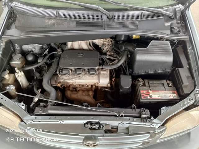 A picture of Toks 2002 Toyota sienna with ac engine and gear untouched