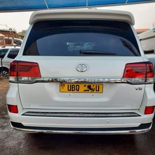 A picture of Land Cruiser V8 195m